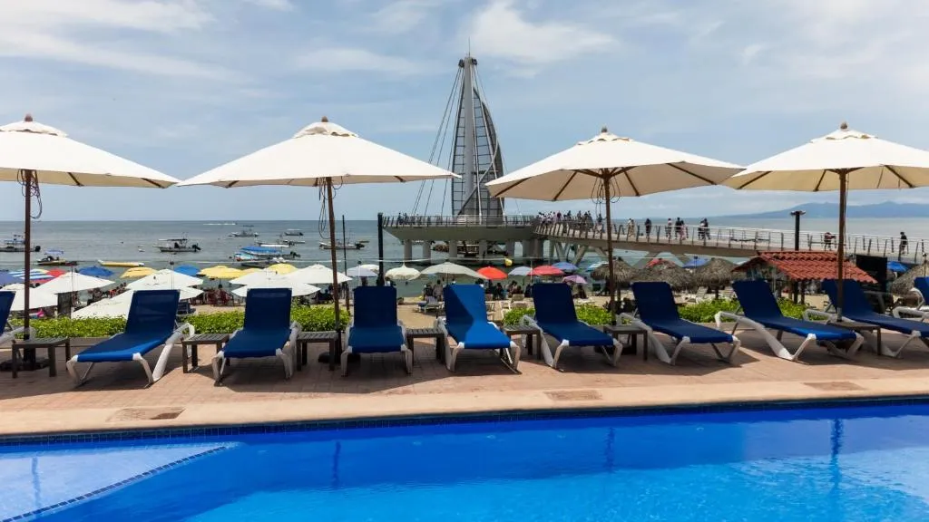 Infinity Bliss Pool at Hotel Pier 69